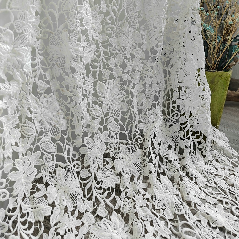 Splendido tessuto ricamato in  - Wedding Solution recensione e prezzo